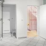 Ruhiges 3-zimmer 75 Qm In Kanalnaehe דירה *