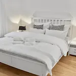 Ruhiges 3-zimmer 75 Qm In Kanalnaehe Lägenhet *