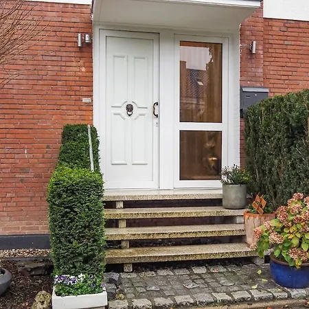 Ruhiges 3-zimmer 75 Qm In Kanalnaehe Lägenhet *